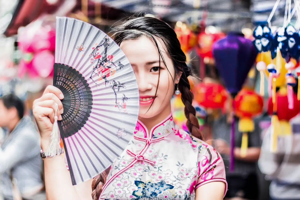 2025年女装批发市场趋势分析与品牌设计应对策略正文配图 1
