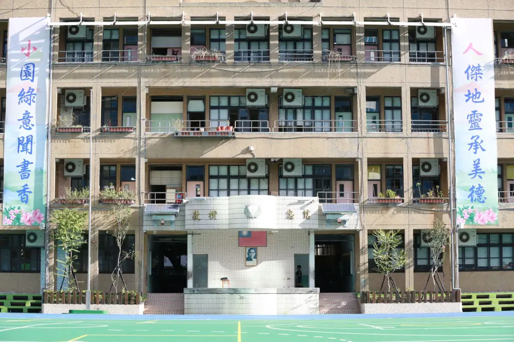 2025年女装批发市场趋势与商务服饰品牌采购策略分析