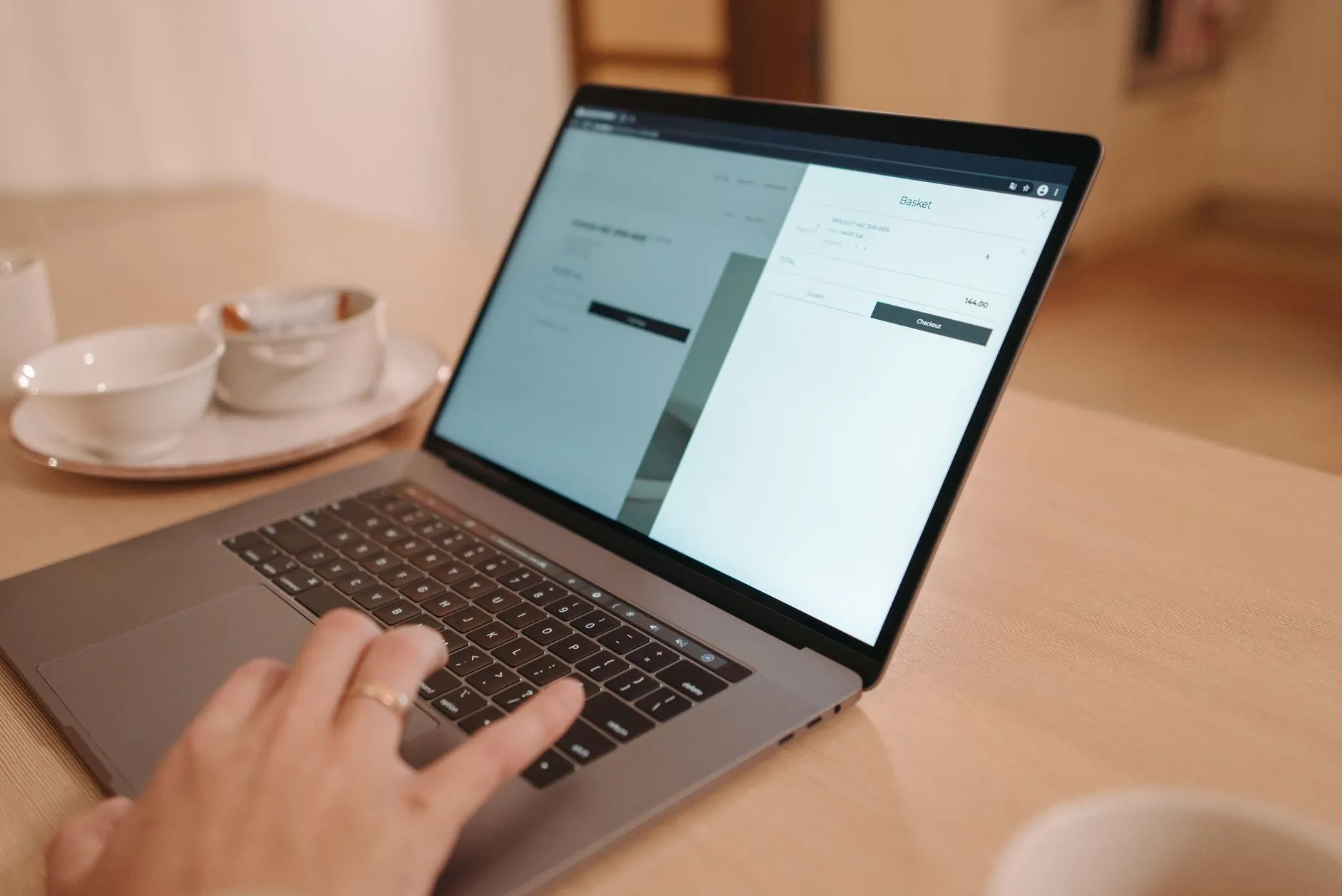 2025年女装批发市场趋势分析与选品策略