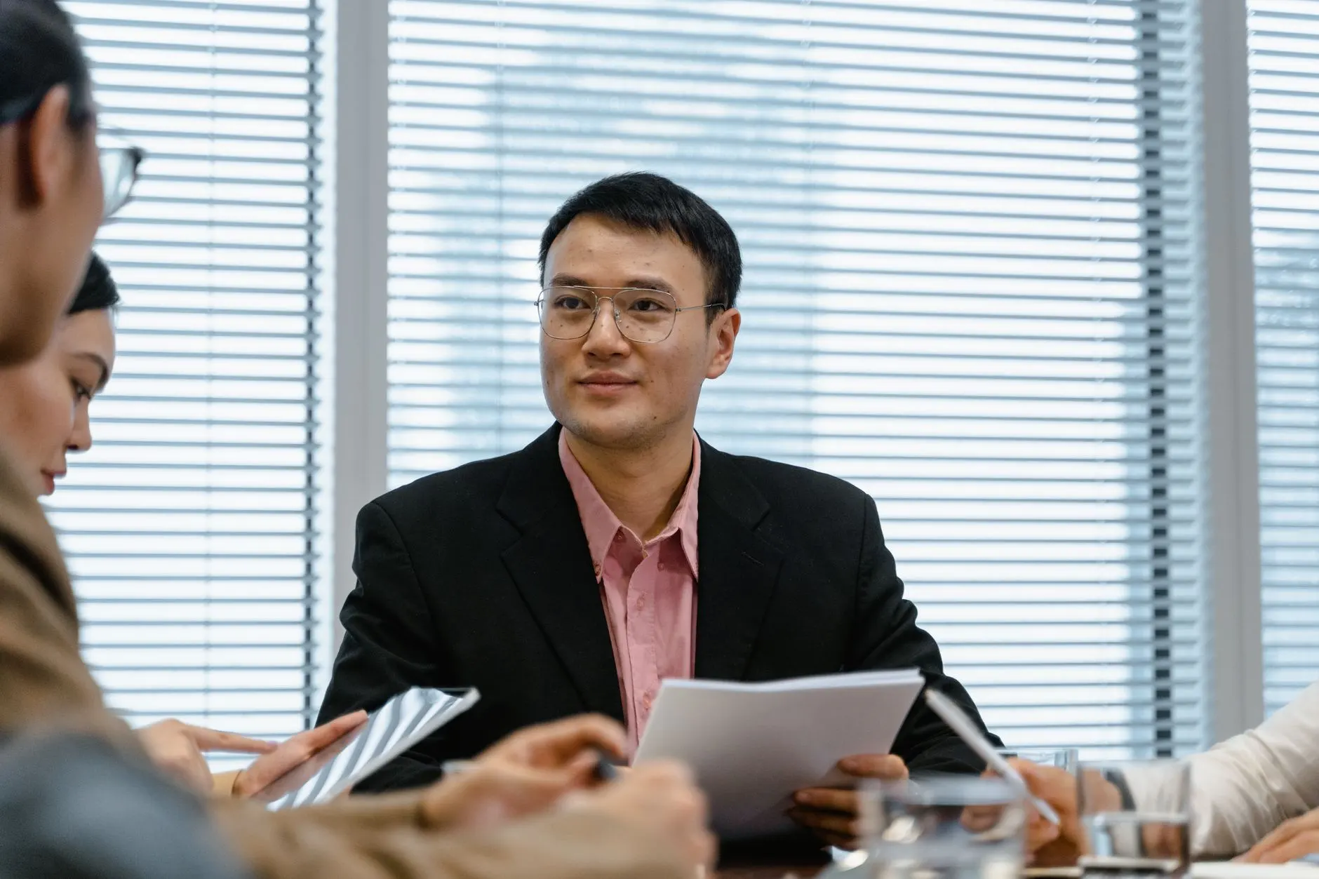 2024年商务女装设计趋势与面料应用技术解析