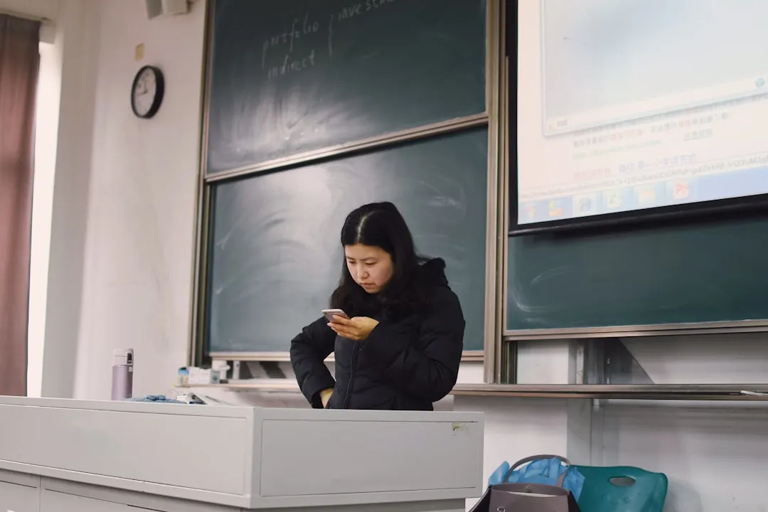 2025年女装批发市场趋势与商务服饰品牌化转型分析