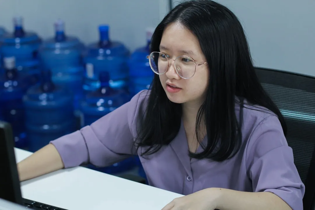 商务女装批发选款指南：高帏晟三款经典版型对比分析