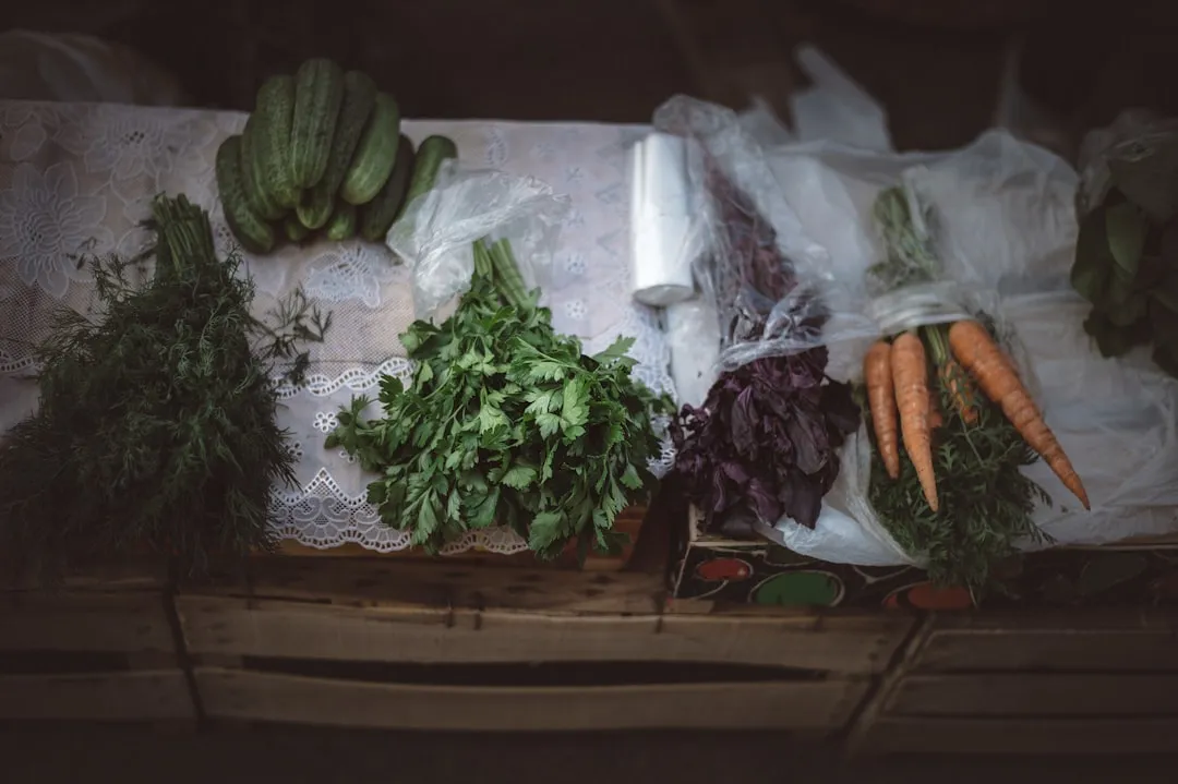商务服饰生产中的面料选择与版型工艺解析——以女装批发为例