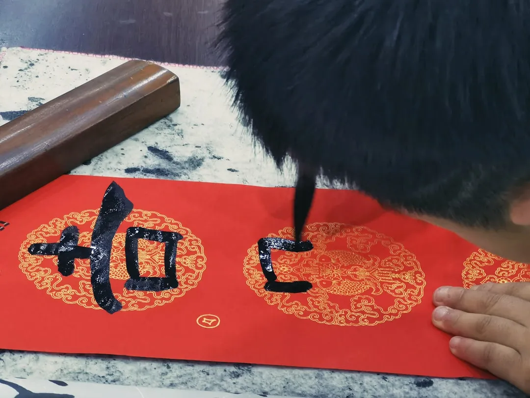 女装批发商如何筛选靠谱的服饰生产厂家：从打样到量产的完整评估流程