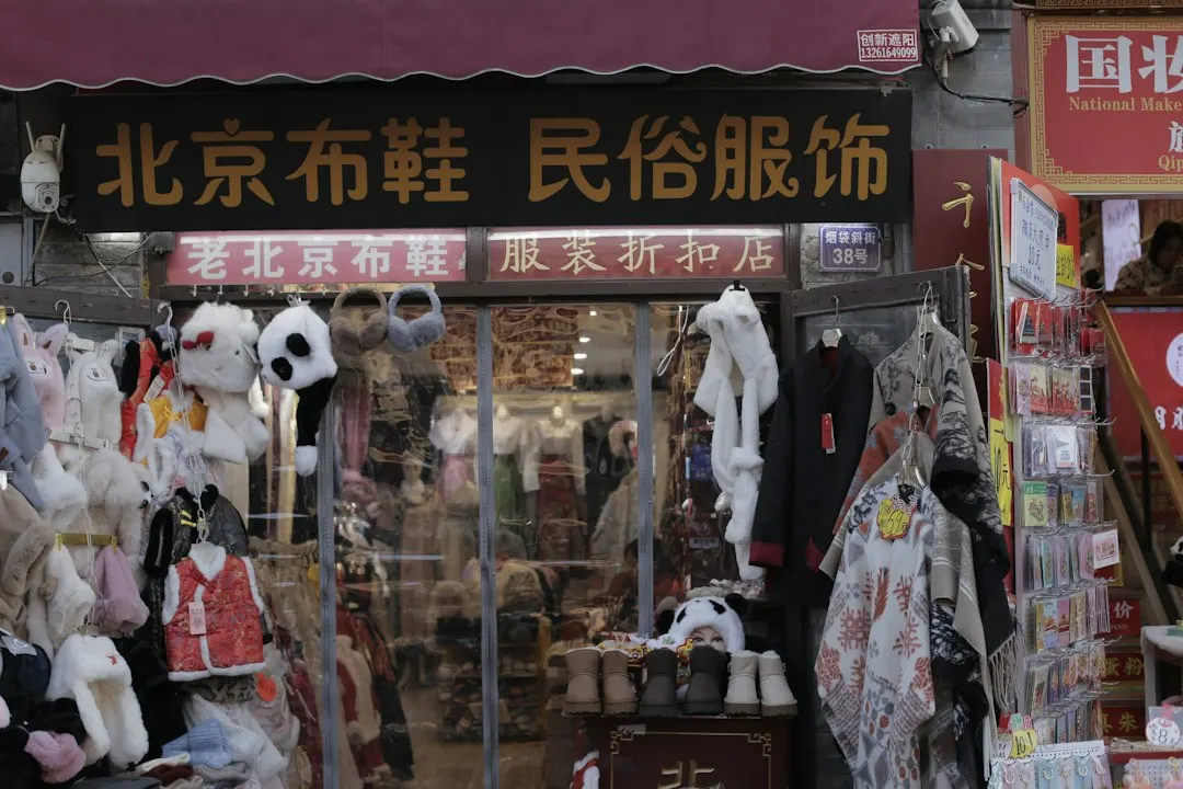 2025年女装批发市场趋势：北京服装企业如何调整设计生产方向正文配图 2